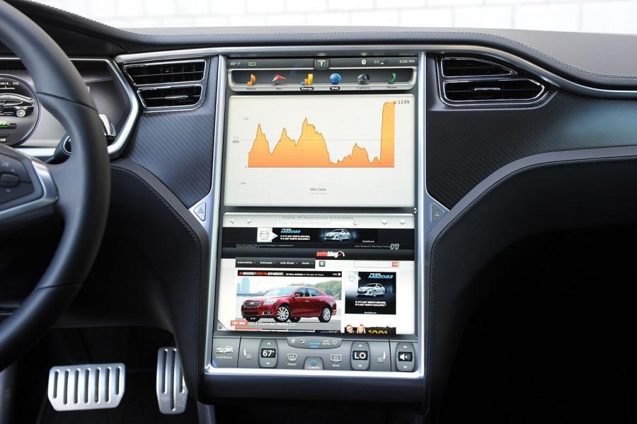 Детали интерьера Tesla Model S 2012 года  (фото 25 из 88)